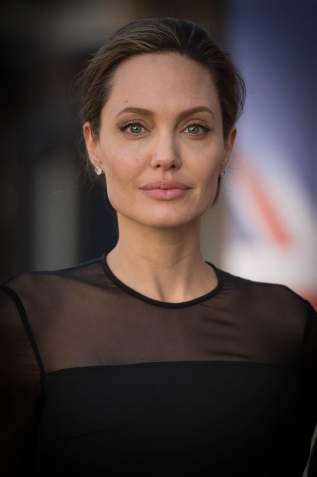 Angelina Jolie – 14 ans