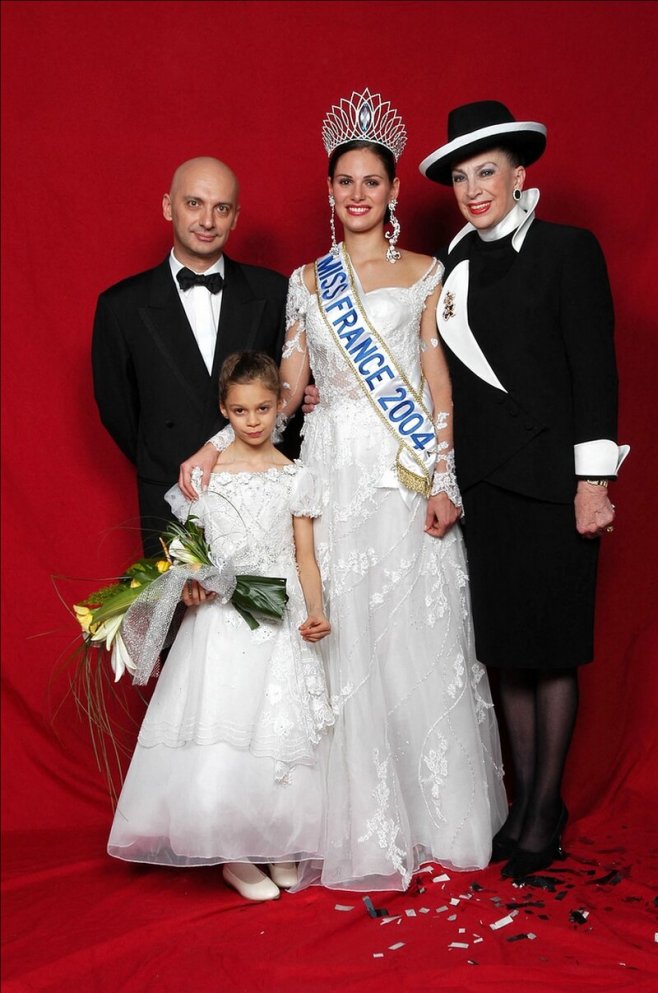 Geneviève de Fontenay avec son fils Xavier, sa petite-fille et Miss France 2004