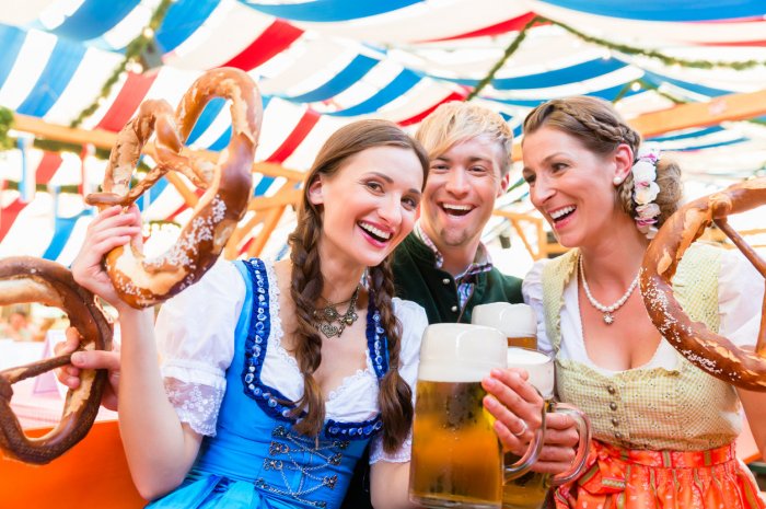 Les Allemands ont la réputation de boire beaucoup de bières et d'avoir des femmes typées bavaroises.