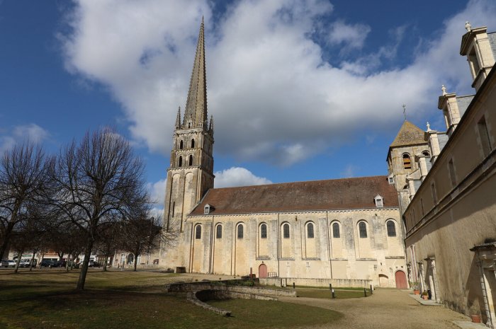 L’abbatiale de Saint-Savin-sur-Gartempe : un joyau du patrimoine mondial
