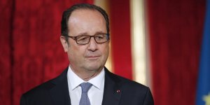 "François Hollande, le mal-aimé" : comment sa popularité a chuté au fil des crises
