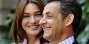 Quand Carla Bruni-Sarkozy rappelle à François Hollande qu'elle est mariée !