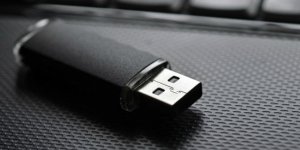 Une clé USB dans votre boîte aux lettres ? Attention à l’arnaque ! 