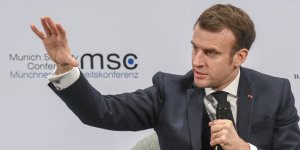 Depuis quand Emmanuel Macron choisit-il les traitements à tester à la place des médecins ?