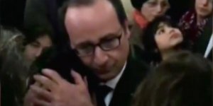 Les images émouvantes de François Hollande réconfortant le frère d'une victime de l'Hyper Cacher 