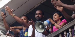  VIDÉO Guyane : la ministre des Outre-mer présente ses excuses au mégaphone 