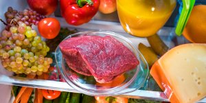 Viande : l'astuce de l'huile pour la conserver plus longtemps au frigo