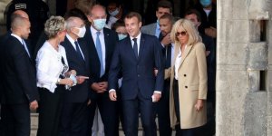 Non, Emmanuel Macron ne circule pas sans masque dans les rues du Touquet