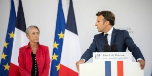 Réforme des retraites : Elisabeth Borne tourne le dos à Emmanuel Macron 
