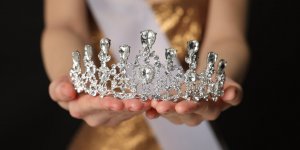 Miss France 2024 : défilés, hommage à Geneviève de Fontenay, sacre... Les temps forts de la 94ème cérémonie