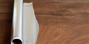 Froid : l’astuce du papier aluminium pour réchauffer ses pieds