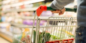 Supermarchés : 5 techniques des distributeurs pour vous pousser à acheter