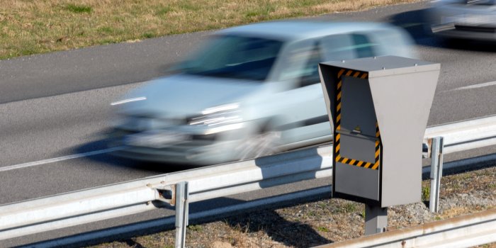Excès de vitesse : un radar "anti-freinage" bientôt sur nos routes ? 
