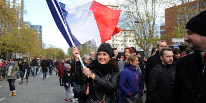 Pourquoi vous ne verrez pas de drapeaux français dans les clips de campagne