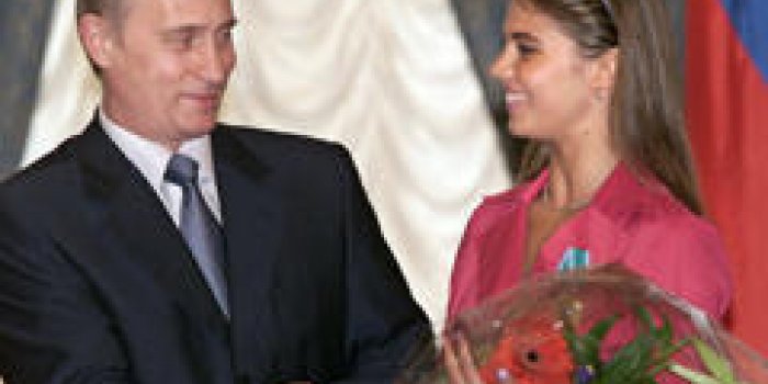 Vladimir Poutine : le président russe s’est-il remarié en secret avec une gymnaste?