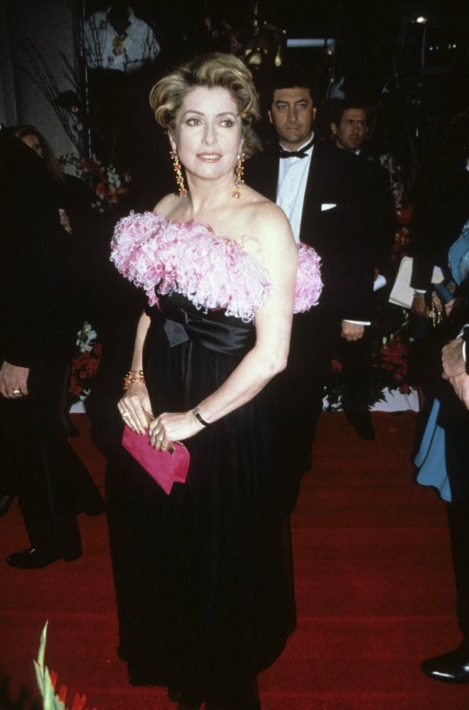 Catherine Deneuve à la cérémonie des Oscars en 1993