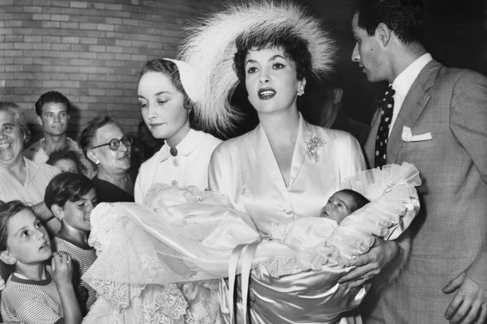 Gina Lollobrigida au baptême de son fils en 1950