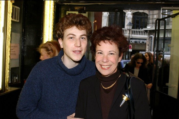 Véronique Colucci et l'un de ses fils en 2002