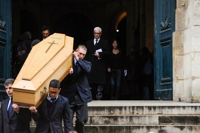 Jane Birkin suivant le cercueil de sa fille