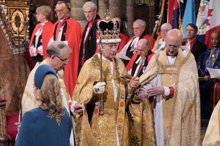 Le roi Charles III lors de la cérémonie, après son couronnement