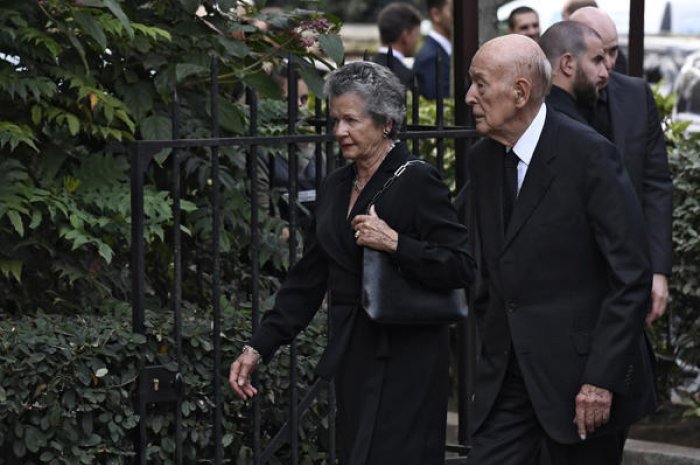 L'ex-président de la République (1974-1981), Valéry Giscard d'Estaing, et sa femme Anne-Aymone étaient également sur place