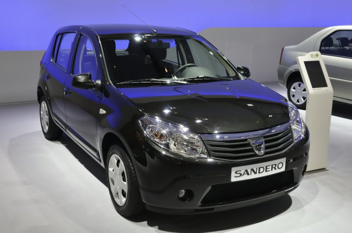 9. Dacia sandero : 3 328 ventes
