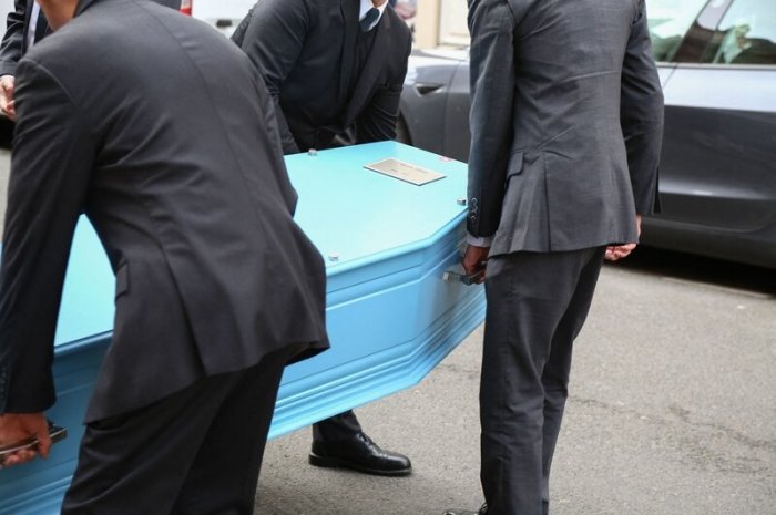 Obsèques de Marion Game : le cercueil bleu de la comédienne 