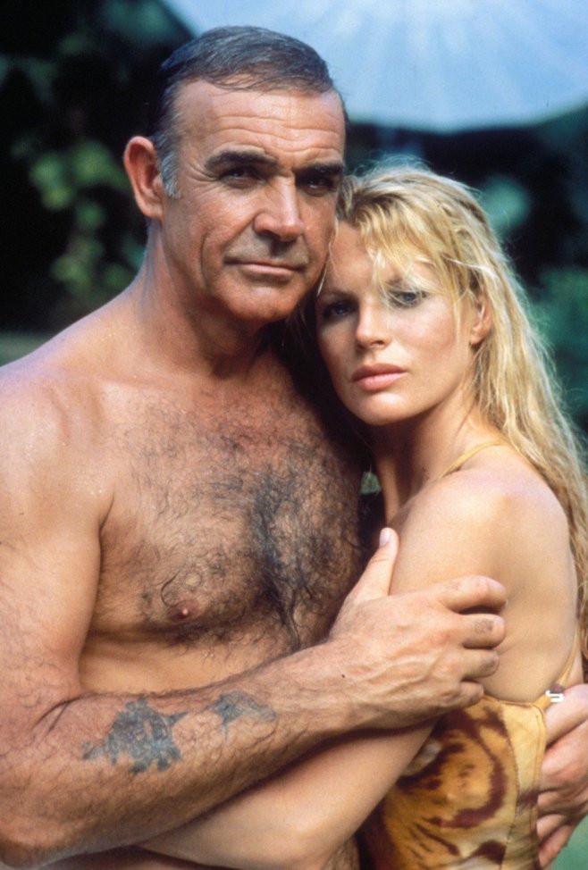 Kim Basinger et Sean Connery dans le film Jamais plus jamais en 1983