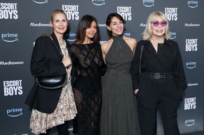Kelly Ruhterford, Zahia Dehar, Caterina Murino et Amanda Lear à Paris