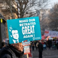 Réforme des retraites : Emmanuel Macron doit-il reculer ?