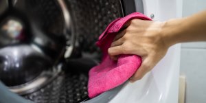 Machine à laver : 5 astuces pour se débarrasser des taches de moisissure