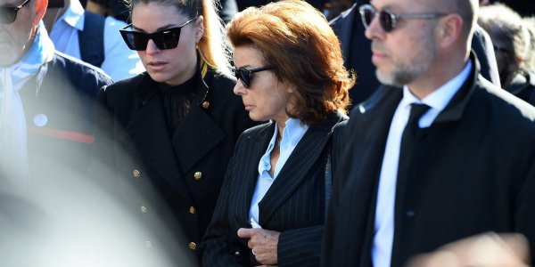 Obsèques de Bernard Tapie : les photos émouvantes de la cérémonie à Marseille