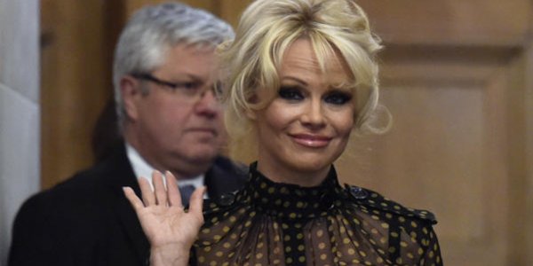 Pamela Anderson à l'Assemblée : le palmarès des remarques sexistes suite à sa venue