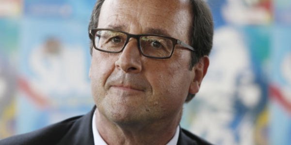François Hollande : Julie Gayet l’aurait finalement (re)fait changer de lunettes