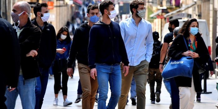 Coronavirus : le port du masque bientôt obligatoire dans les espaces publics ?