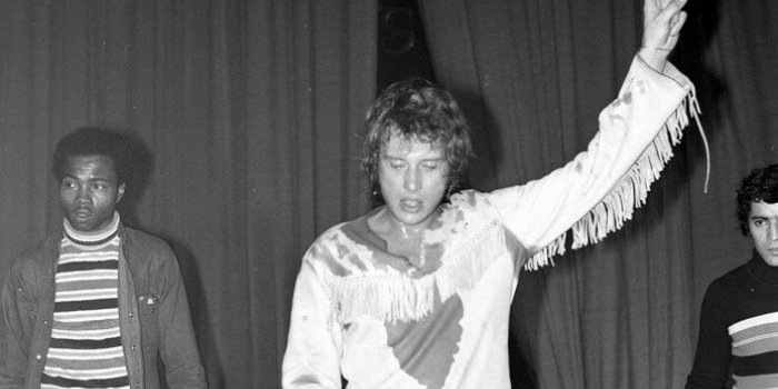 Johnny Hallyday en concert en 1973 : ce soir o&ugrave; ses fans ont ravag&eacute; le Palais d'Hiver de Lyon